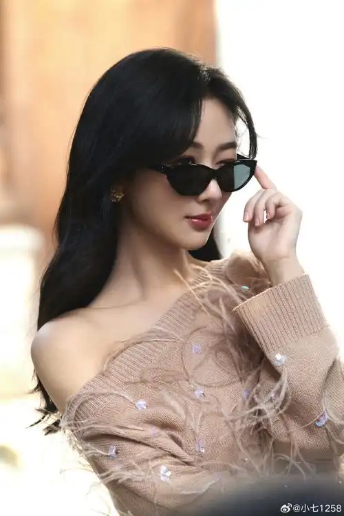 杨紫 复古羊毛卷##杨紫时尚先生十二月刊封面