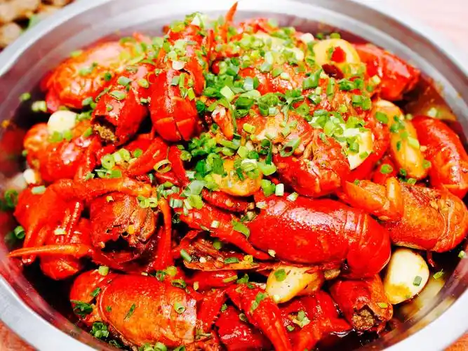 世界再大,也抵不过一盘小龙虾的快意江湖