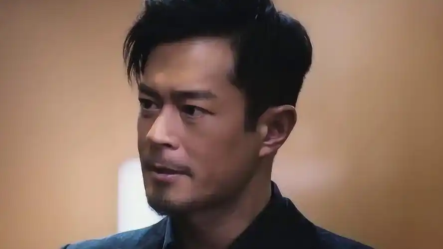 扫毒2古天乐抽烟1手势爆红网友纷纷模仿太霸气了