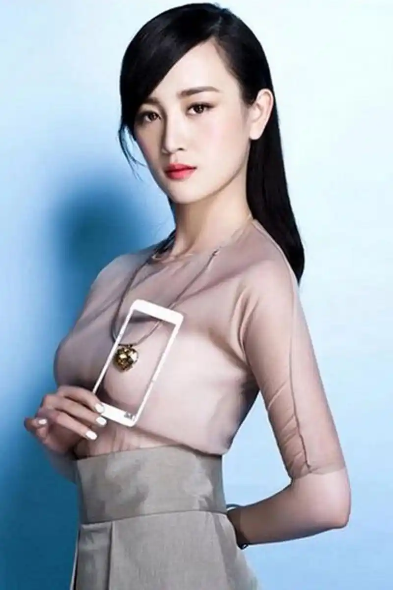 张檬备引发热议,刘雨欣动态引猜测  张檬在社交媒体上分享了自己的