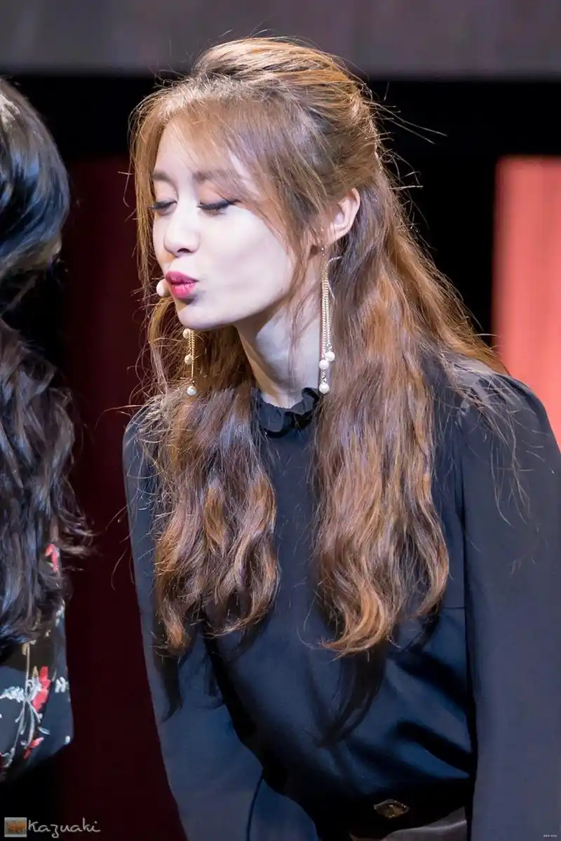 韩国女团tara 朴智妍 现场写真 长发裙装 温柔妩媚