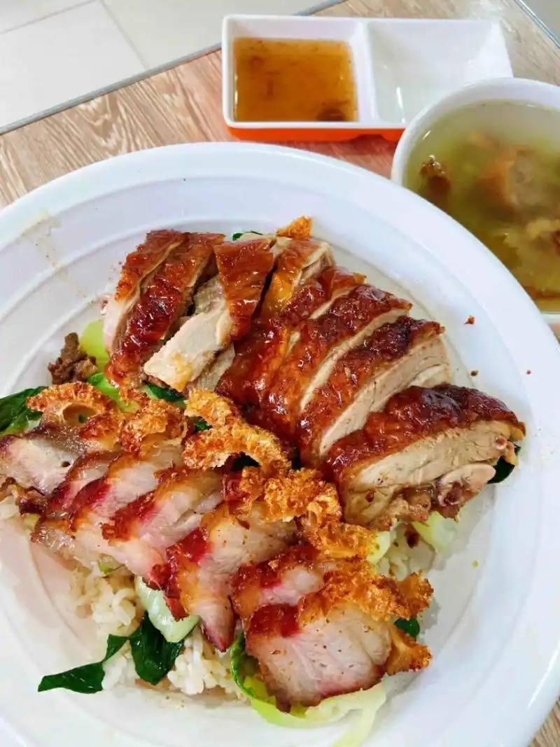 才发现全合肥超好吃の脆皮五花肉烤鸭饭!