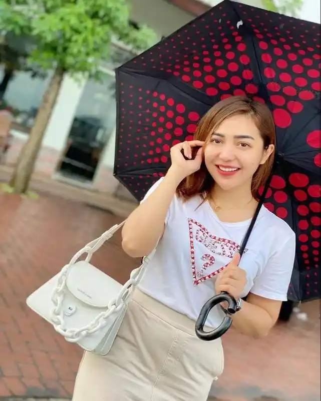 原创29岁印尼美女歌手因车祸去世现场画面公开当天还晒美照