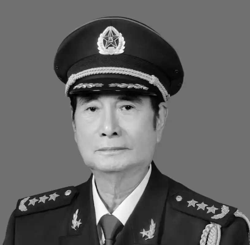 张万年任职广州军区司令,在大会上发火:必须按尤司令说的执行