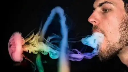 男子苦练3年吐烟圈,把烟雾玩得出神入化,网友:这波操作我服