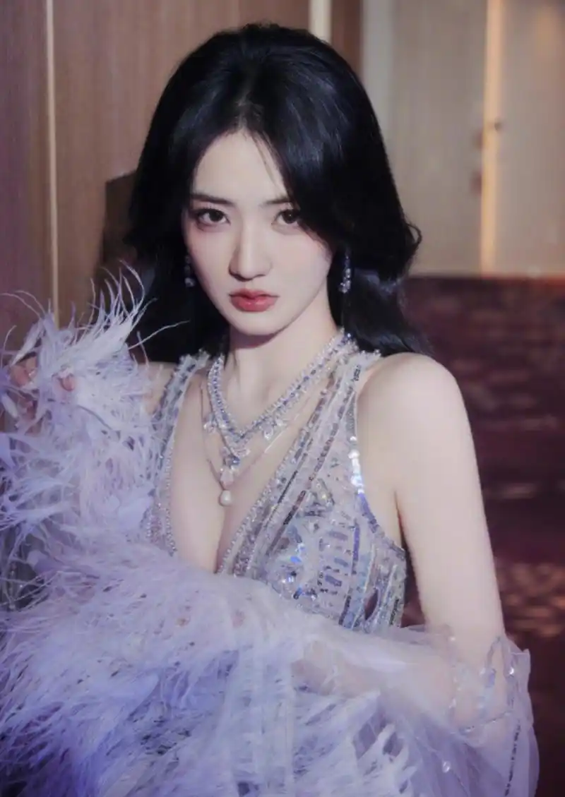 徐璐的最新礼服穿搭,好闪好漂亮!