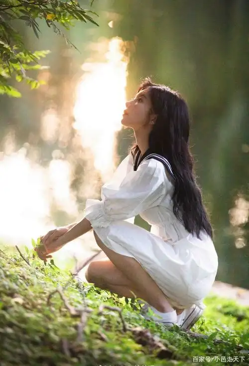 沈梦瑶学生制服丛林写真