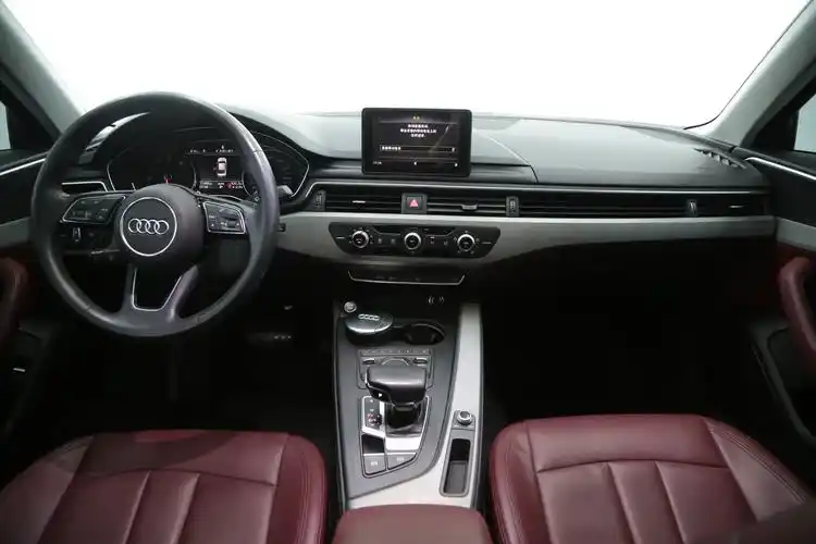 奥迪a4l 2019款 2.0t 自动 进取型 (国Ⅴ)