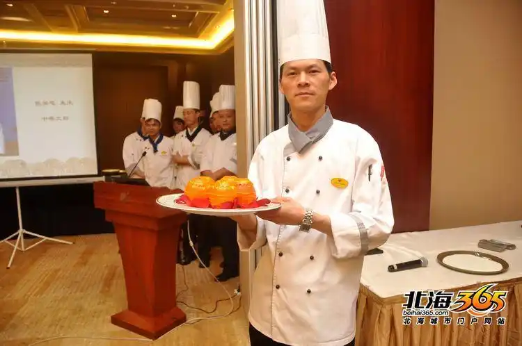 这位是 金昌开元名都大酒店的中餐大厨——张关忠,他在去年第23届