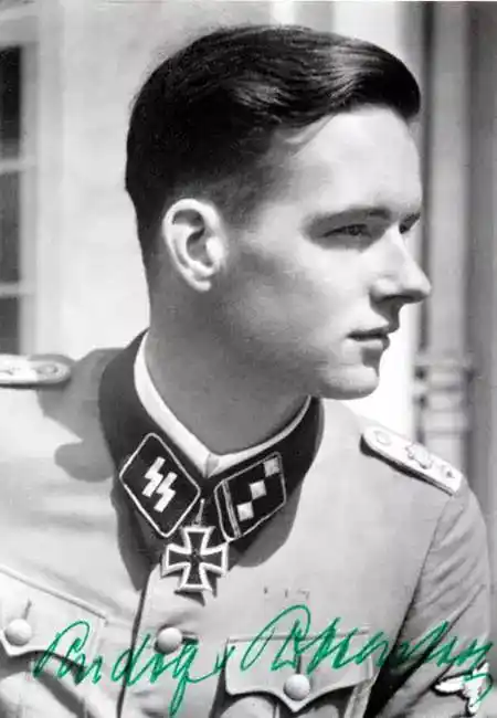 在第二次世界大战中效力于德国前武装党卫军,官阶