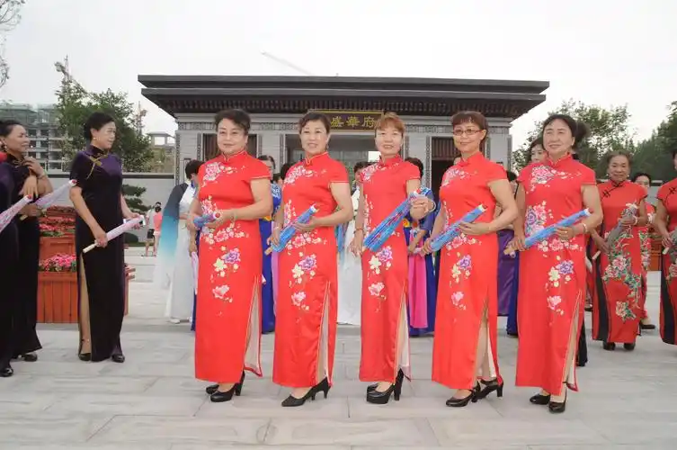 各旗袍队团队合影