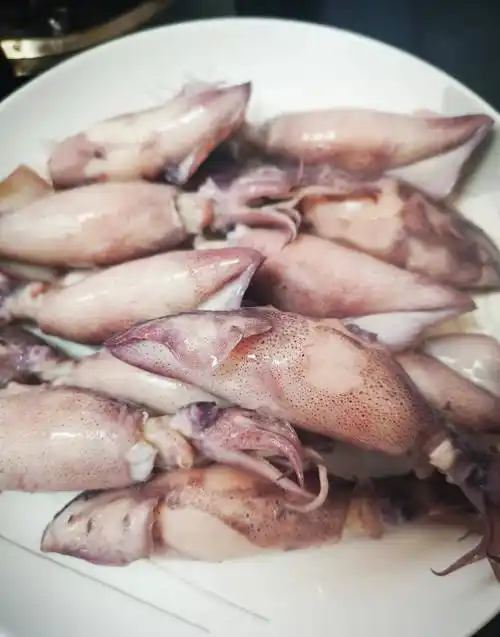 过年加道菜白灼鱿鱼筒,加多一道工序,去除涩味和腥味_口感_处理_做法