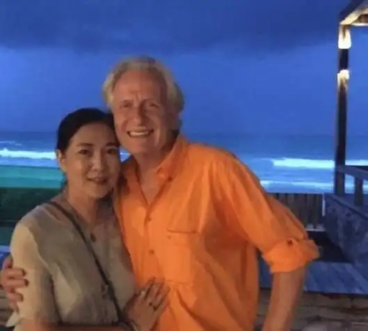 沈丹萍和老公乌韦·克劳特相恋时,中国还没有涉外婚姻的相关法律,可这