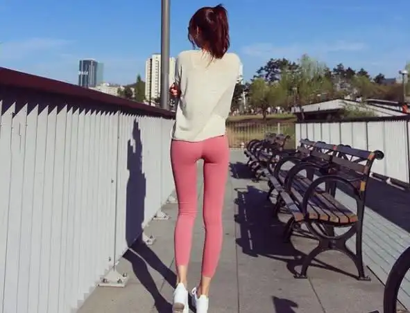 韩国萌妹爱健身,身材娇小玲珑可爱,背影好看极了!