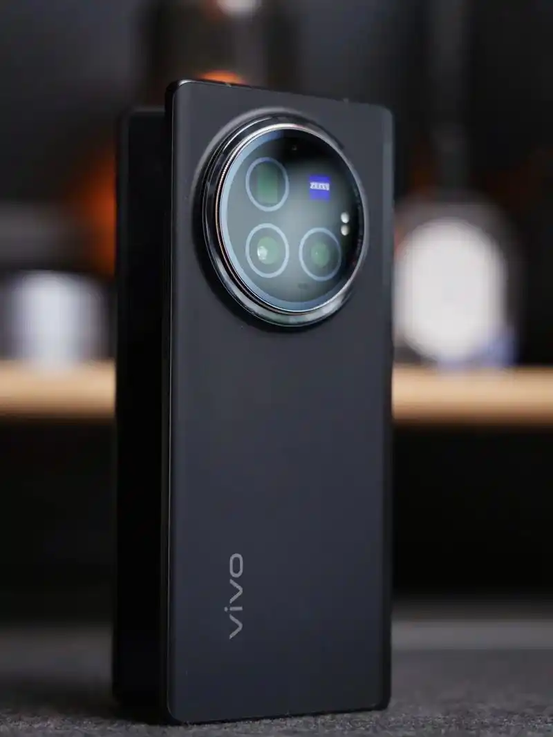 这款vivo折叠屏手机怎么可以这么轻薄!
当你将 viv