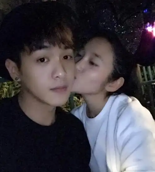 张若昀的老婆是谁有孩子吗(演员张若昀,把妻子唐艺昕宠成宝,却把生父