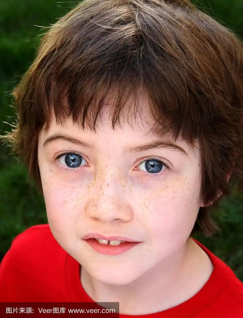 有雀斑的男孩
