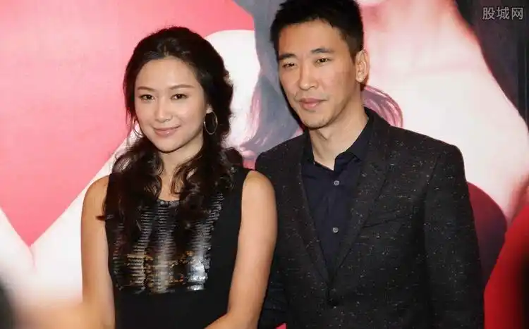 徐静蕾黄立行大秀恩爱 徐静蕾:他喜欢我好看