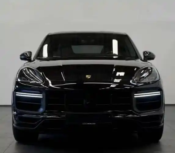 对于保时捷汽车来说,最经典的suv车型就是保时捷卡宴,相比我们熟悉的