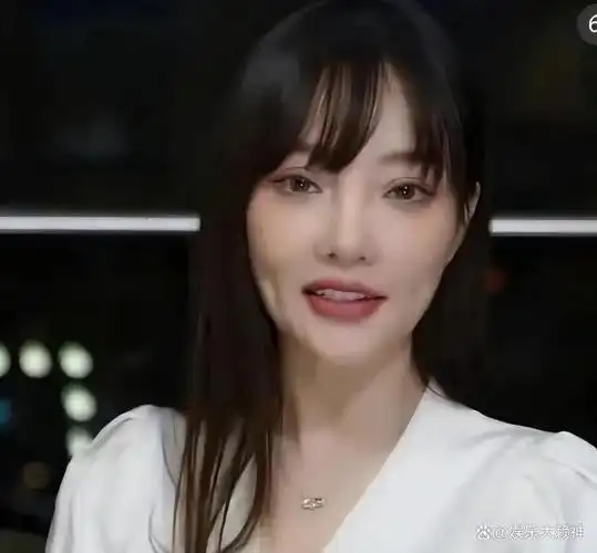 事实证明"双眼皮不能乱割",从戚薇到景甜,"后遗症"都出现了