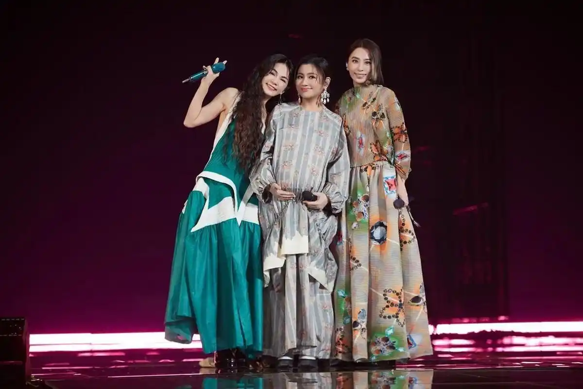 she时隔四年再合体# s.h.e 合体!