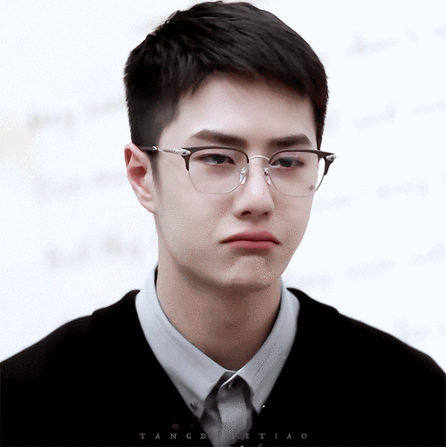 王一博嘟嘴系列9615 下意识嘟嘴好可爱!奶呼呼王甜甜好想rua