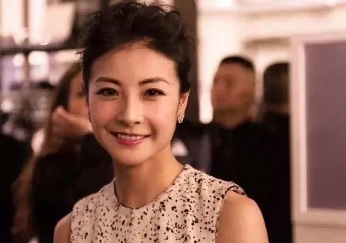 土豆网创始人王微爱上新欢,为了和发妻杨蕾离婚,做空账面,只给她10万