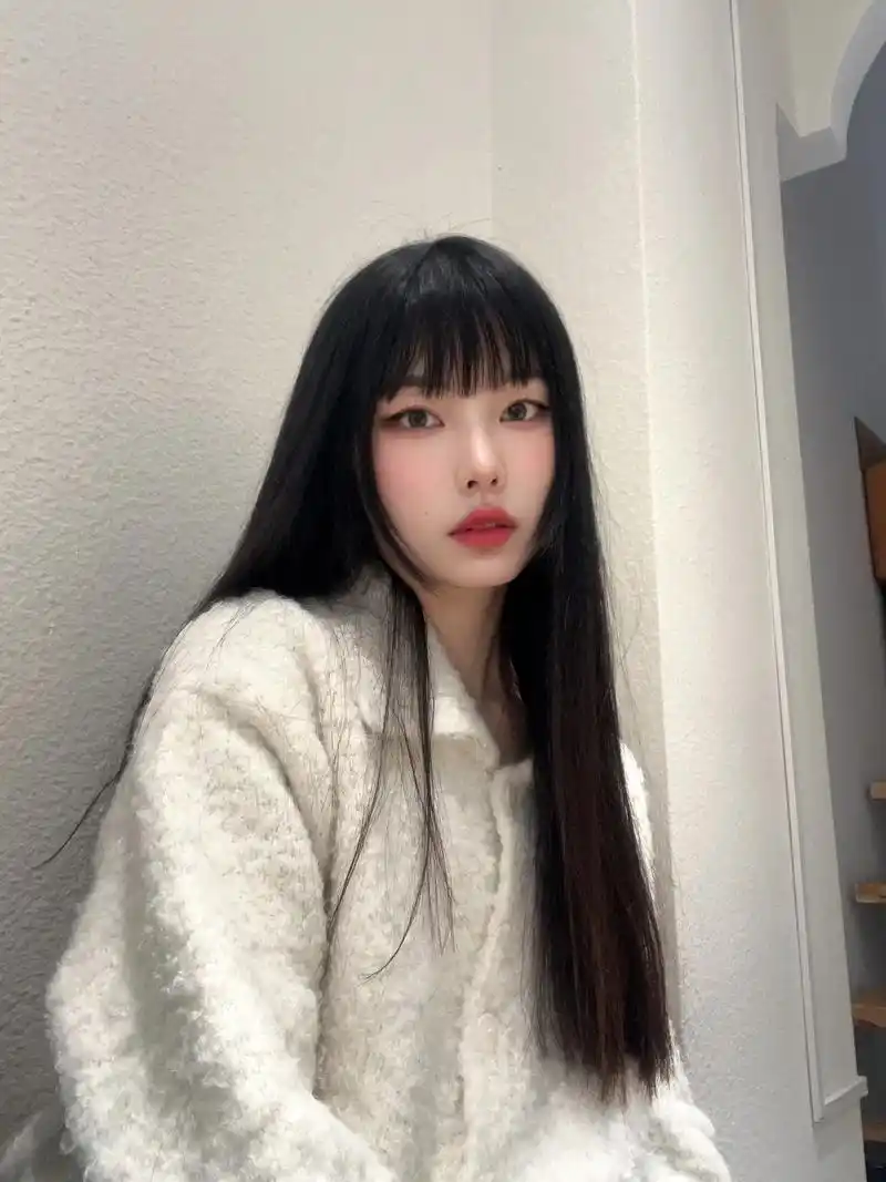 清冷感还得是黑发 #黑长直女孩 #可甜可酷可温柔 #新发型 - 抖音