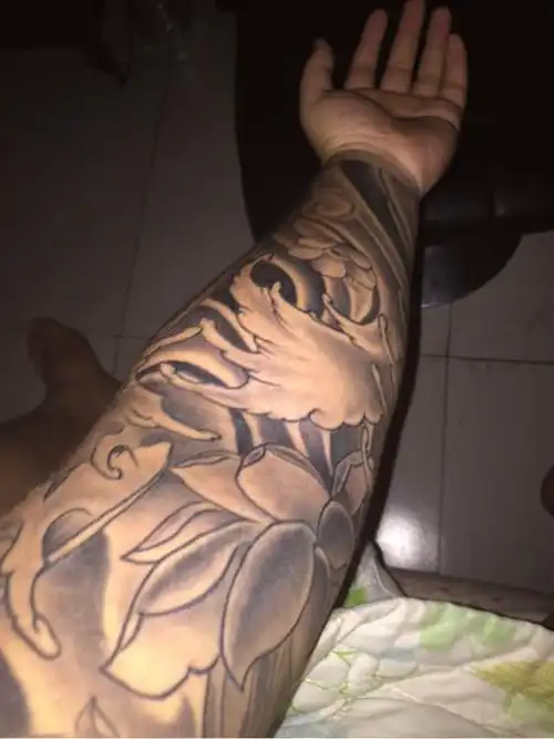 纹身 有没有胖一点的人 在胳膊上纹过东西的 麻烦照一张 谢谢.