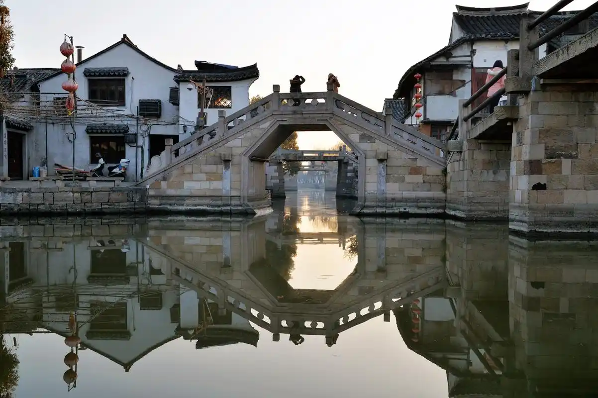 西兴古镇,位于杭城钱塘江南岸,是拥有丰富古运河文化遗产的重要历史