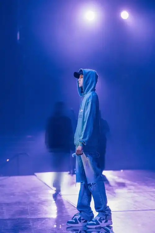 王源广州演唱会背影花絮照