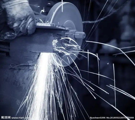 电锯切割火花图片