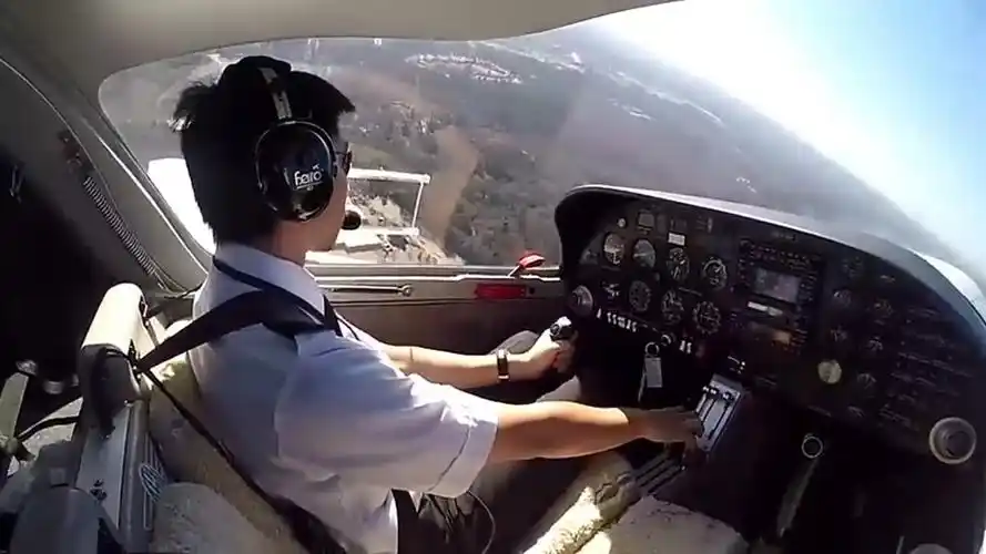 从第一视角看飞行员驾驶飞机全过程,真的太过瘾了!_哔哩哔哩_bilibili