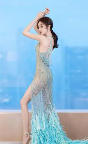 原创吴宣仪的"人鱼裙"也太撩了吧!这不是我童年的公主,小朋友别看
