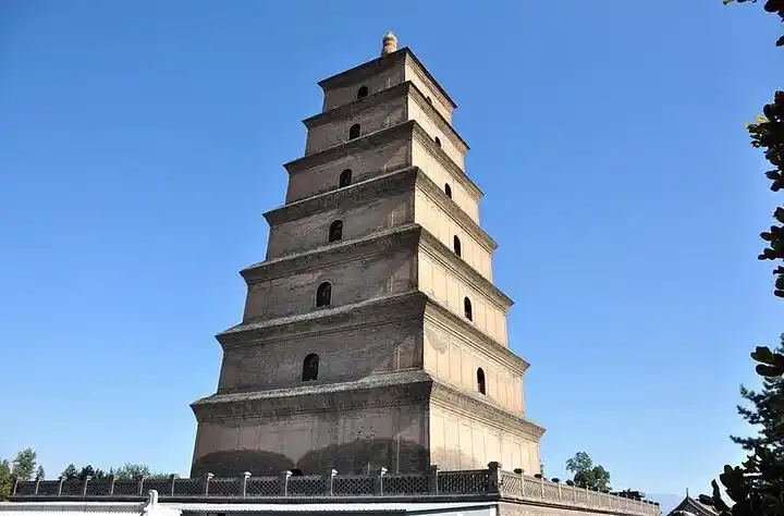 西安大雁塔景点介绍(西安大雁塔景点介绍英文)