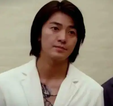 难怪鹿晗只爱大背头,当他学"陈浩南"留长发,网友:古惑仔本人