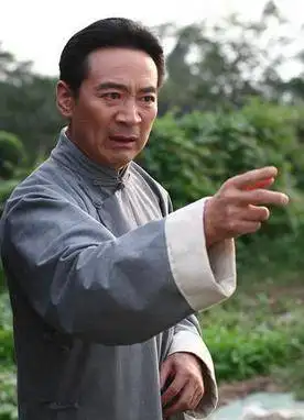 正派不红却演反派大红,娶小21岁娇妻老来得子,儿子帅气是童星