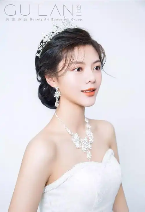 婚礼实用新娘,皇冠典礼发型 敬酒服发型 出门造型