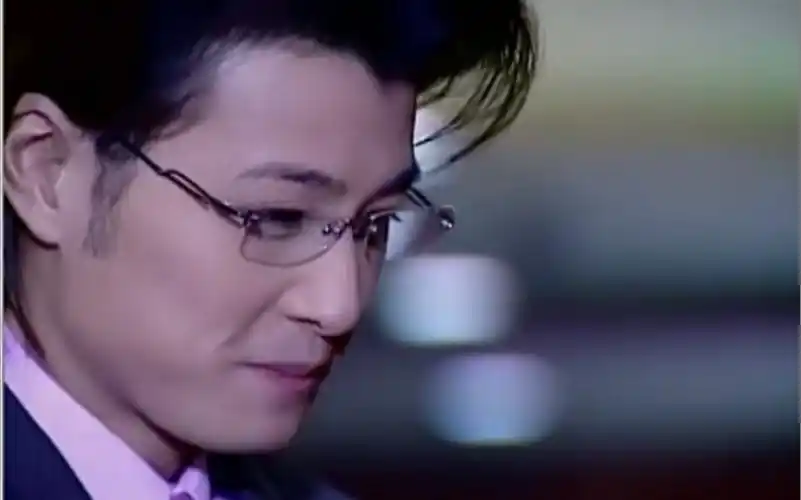 徐泽亚送完衣服又开始送花37去见女主的路上狂喜听到女主要去男二家慌