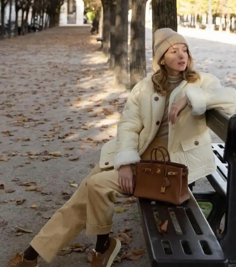 法国女生秋冬穿搭太养眼,优雅随性,她们的松弛感比性感更迷人