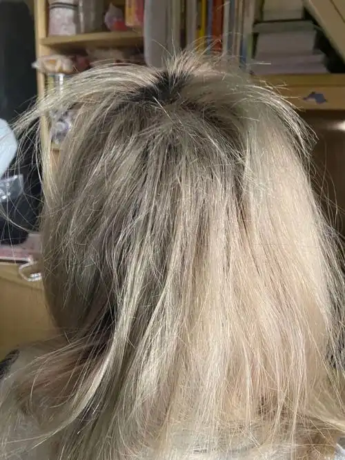 关于漂头发如果你想要显白又好看的浅色