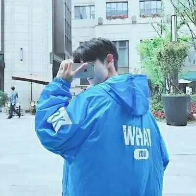 男生背影阳光帅气头像