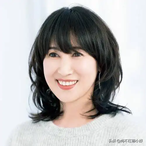 2021年流行的"锁骨卷"发型9款,既洋气又减龄,适合35-50岁女人