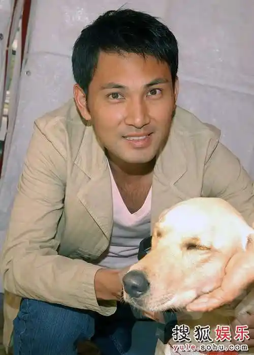 林文龙闲逛百货店 疑似转投内地安家(图)