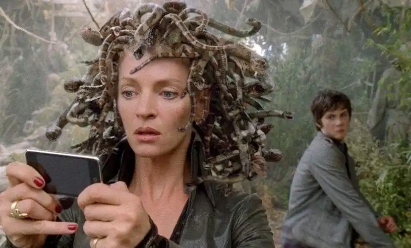 真迹对话传说中能把人石化的蛇发女妖遇神后竟变成了这副模样