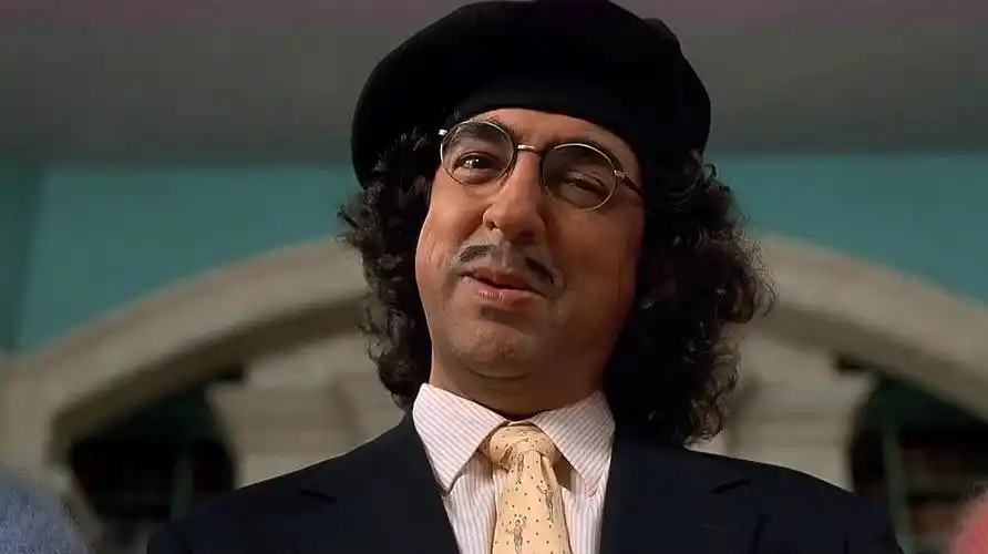 小鬼当街:宝宝这一如来神脚"直接踢中男子要害,使我笑喷了!