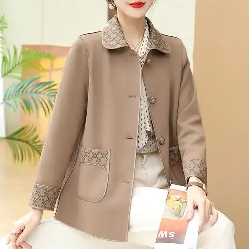 新款女装春秋妈妈外套40岁中年人开衫女春装新品啊中老年女装60岁