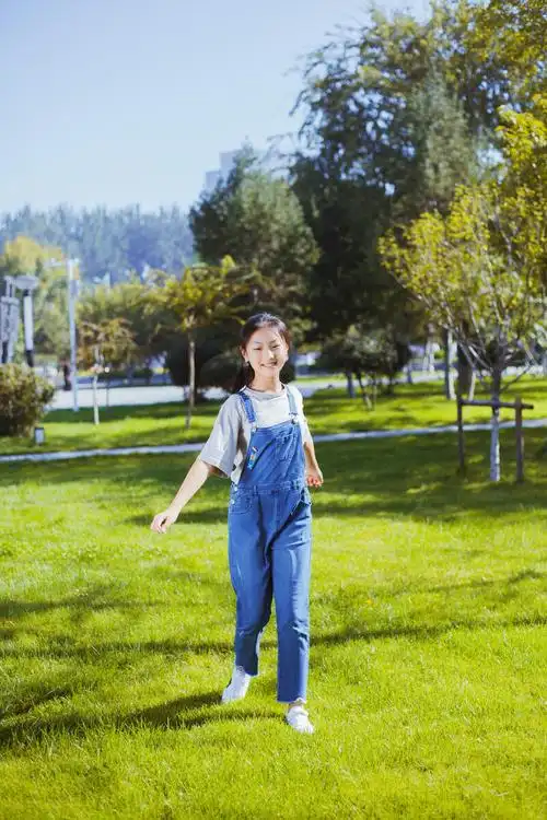 青春洋溢的13岁女孩