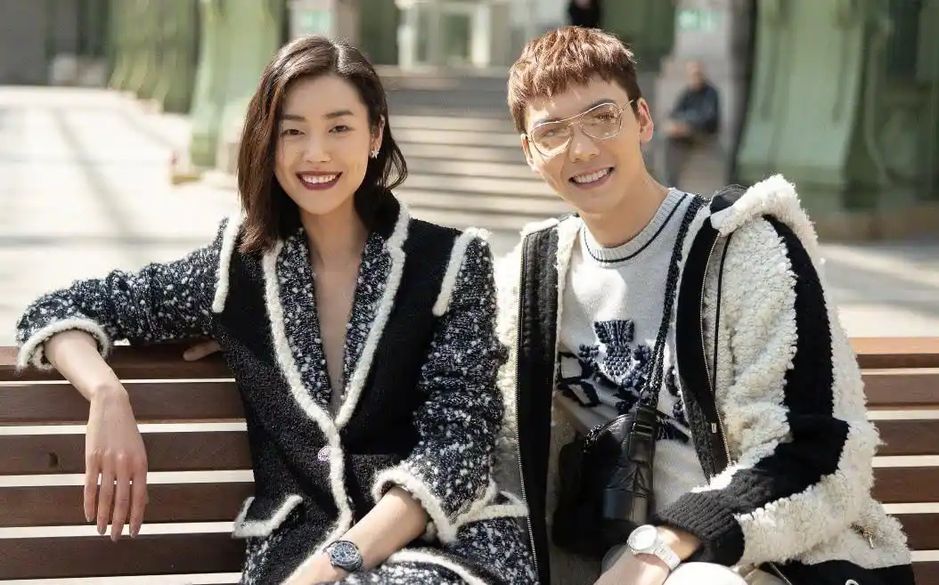 陈伟霆31日抵达横店隔离,对和刘雯的恋情,回应方式很别致