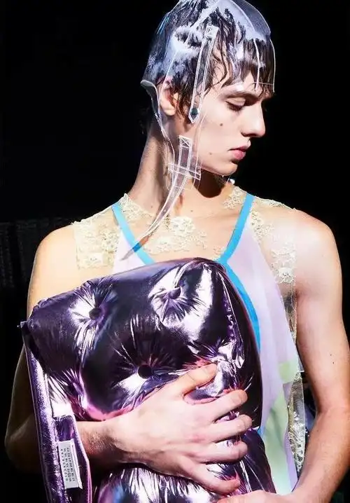 女装男穿又来了男装的未来进行时